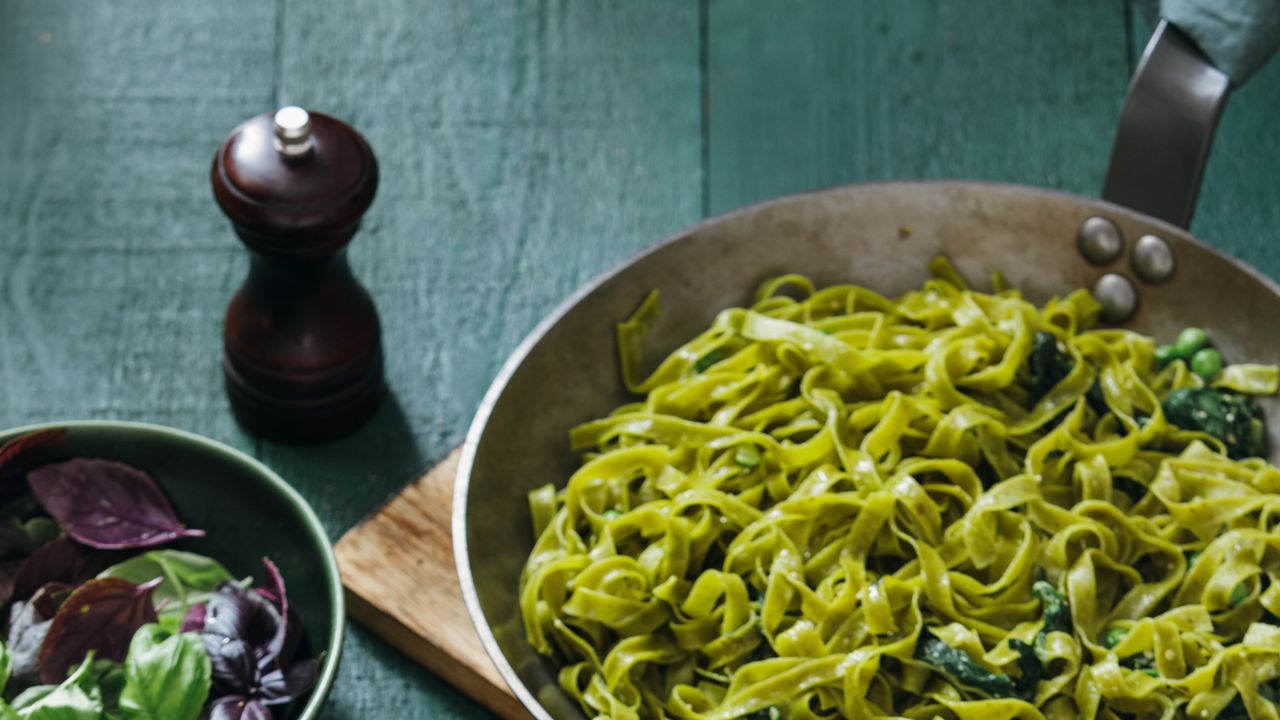 Ervilhas tagliatelle: a receita para macarrão verde fresco