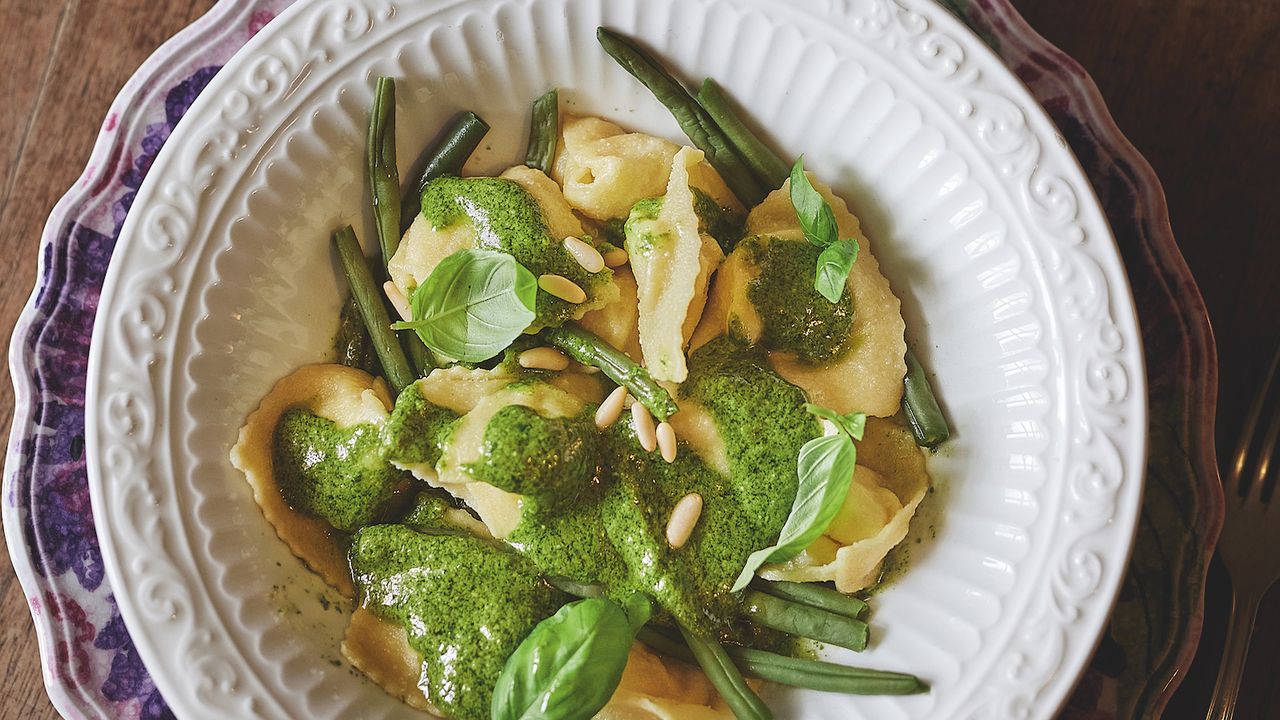 Receita de ravioli de batata com pesto e feijão verde