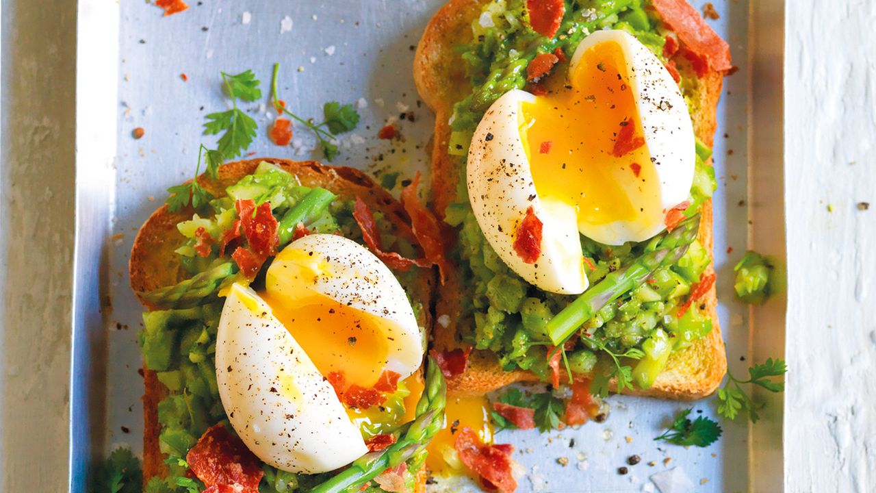 Receita de Bruschetta com aspargos e ovos