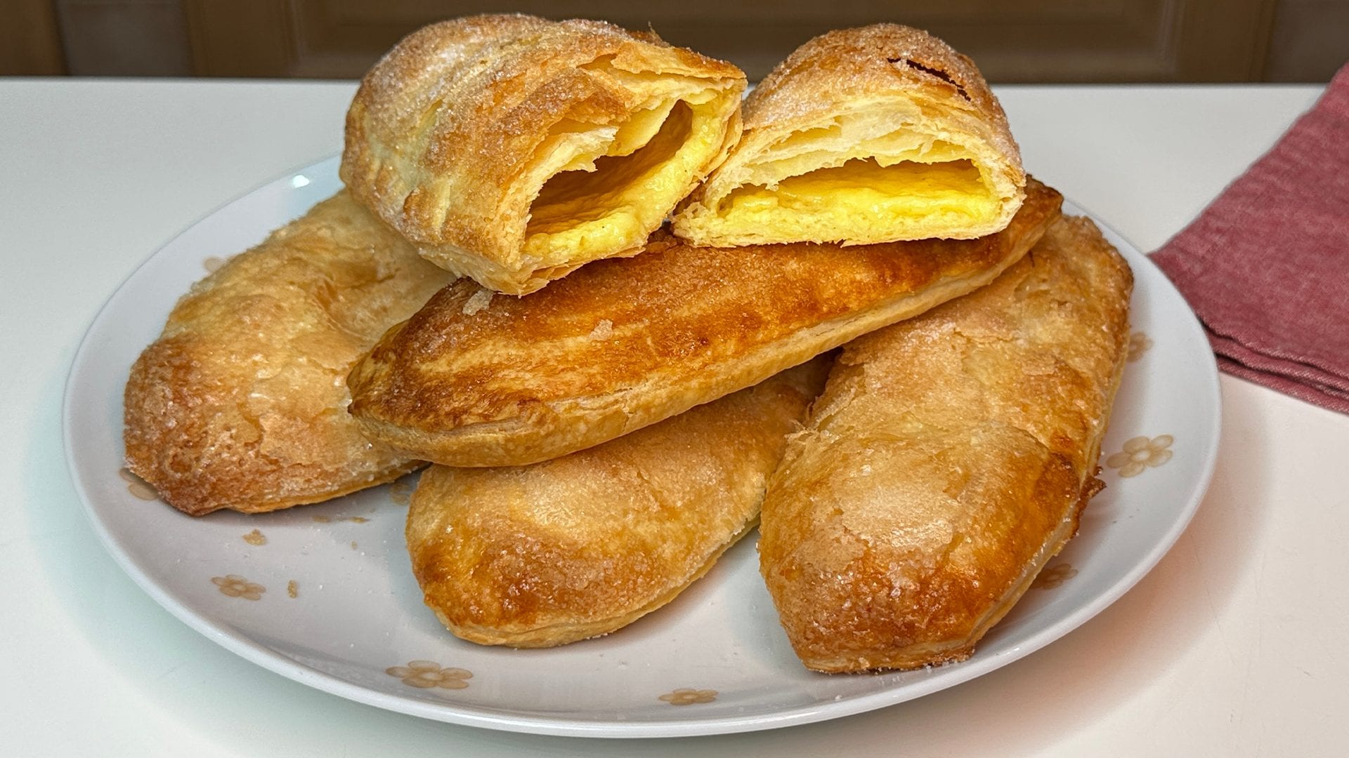 A receita para doces cheios de creme típico da Ilha Campania