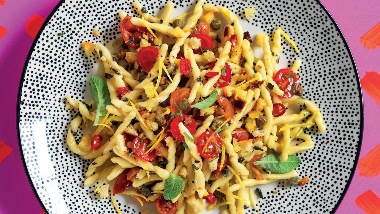 Receita de Strozzapreti com tomates e alcaparras cerejeiras