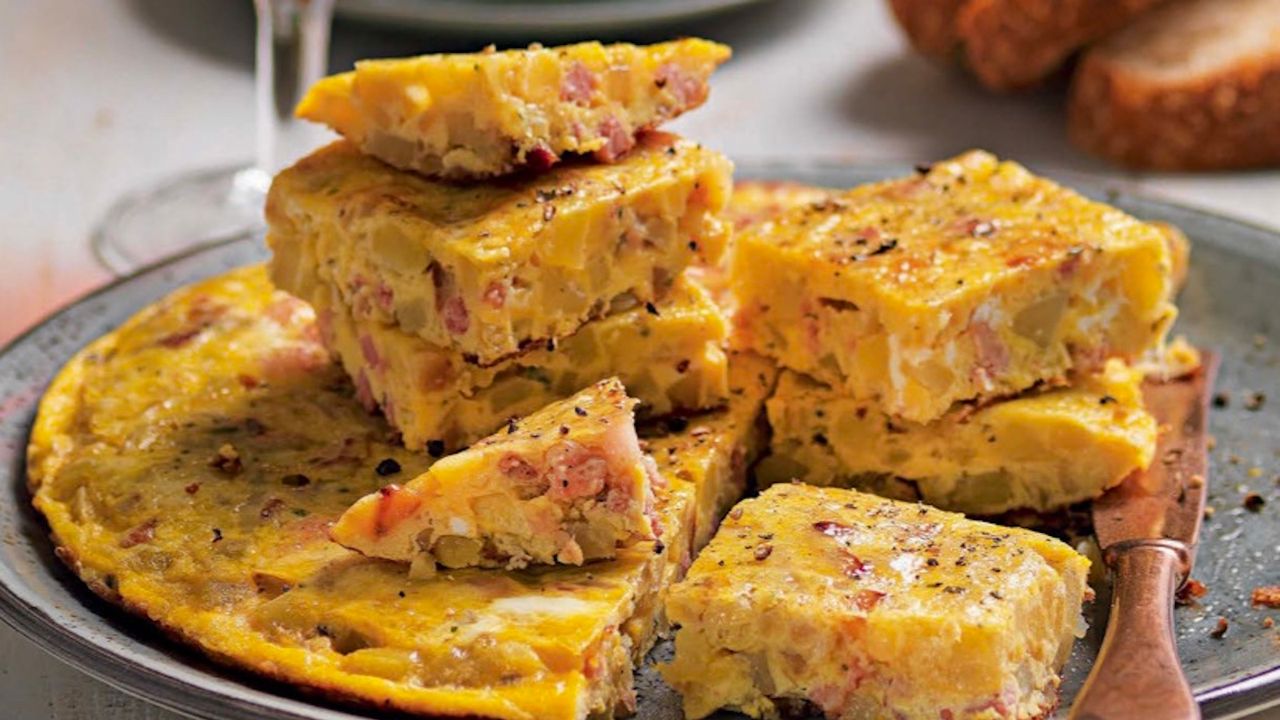 Receita de Savoyard Omelette com batatas, bacon e Gruviera