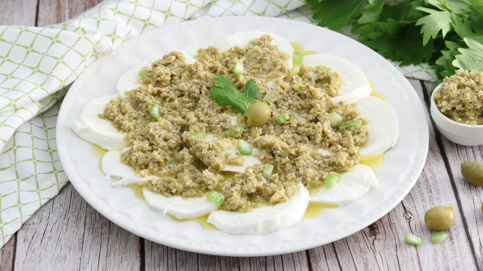 A receita do saboroso e saboroso prato frio de verão