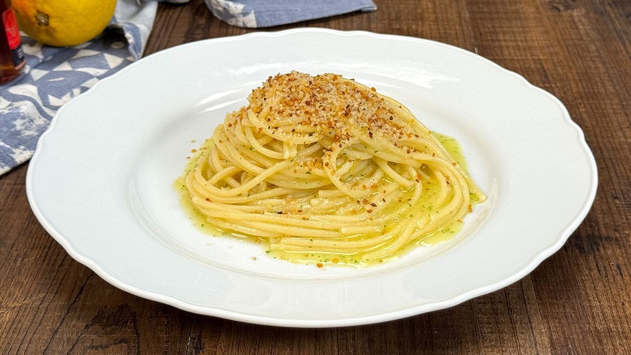 Espaguete com anchova colatura: a receita
