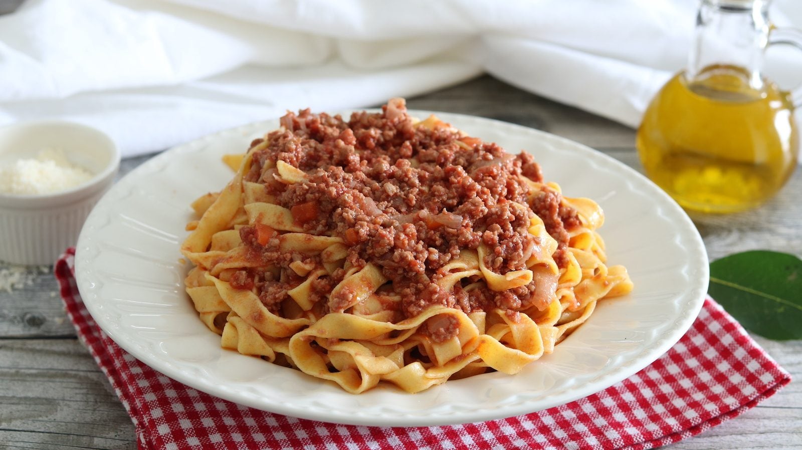 Tagliatelle alla Bolognese de Cannavacciuolo: a receita